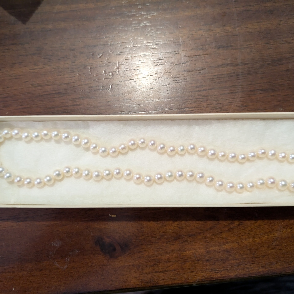 Elegant Pearl Necklace